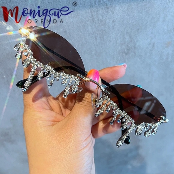 Gorgeous Teardrop Diamond Gold & Blingy Rimless Sunglasses! - Picture 4 of 7